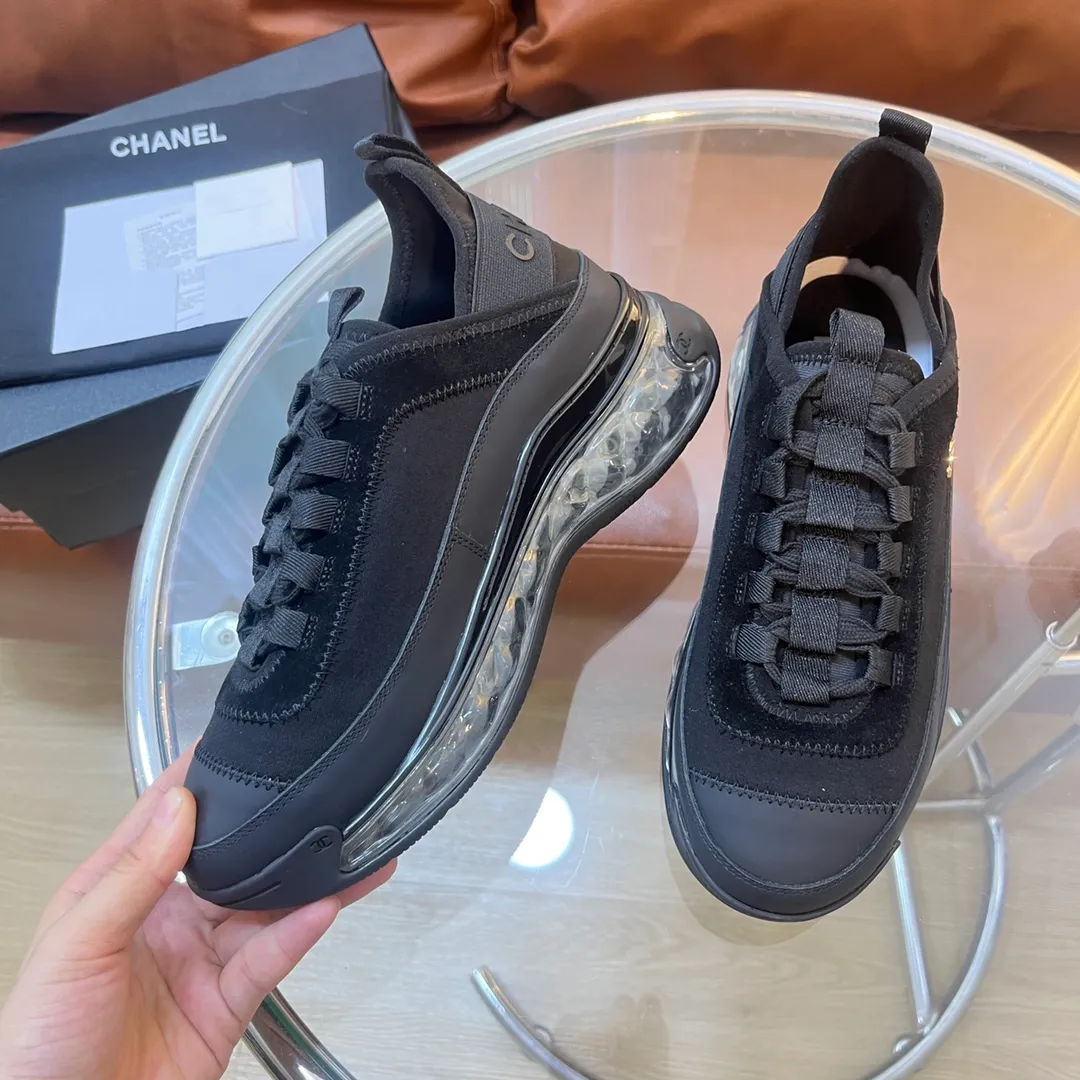 👟👟Ex-factory price 600👟👟 [Long-term supply of high-end versions] ⚠️Note: This model has many colors and the market has a complete range of colors. Welcome to consult ~ chanel Chanel Xiaoxiang casual sports shoes for couples and dad shoes for couples. The original version of the counter is 1:1, each color is accurately matched, and the internal standard is coded. ❣️Fabric material: original imported cow down + imported fabric, ❣️Inner material: imported breathable velvet, ❣️Outsole material: Original 1:1 mold opening, 3 layers of TPU ❣️Number of sizes: Women's 35-42 Men's 39-46 (Men's ➕10) Couple's version (with full set of high-end packaging)